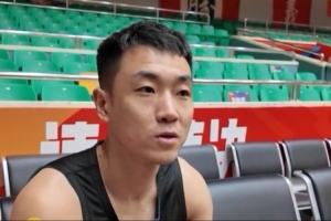 今晚復(fù)出！高詩巖：前一陣一直折騰 出現(xiàn)了低燒 休息了兩天好多了