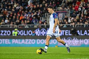 全市場：米蘭與尤文競爭維羅納后衛(wèi)庫博拉，已進行考察