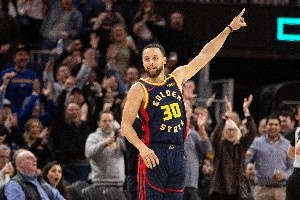 4000+三分第2人是？??燈表湯都懸 詹杜須凍齡 1人有望33歲達(dá)成