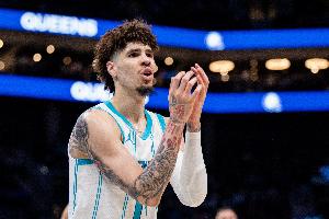 三球：我們今天打出了團(tuán)隊(duì)籃球 球隊(duì)配合默契&出手的選擇很合理