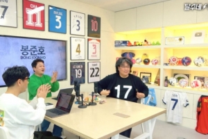 奉俊昊：新電影片名來自德布勞內(nèi)，兩個(gè)角色名取自維爾納和哈弗茨