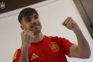 新人報到！勞爾-阿森西奧和懷森首次入選西班牙隊并拍攝定妝照