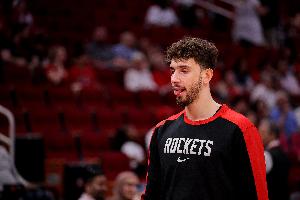 在干嘛？申京首節(jié)1中0沒有得分 僅得到1籃板3助攻