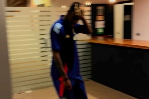 尼科-威廉姆斯乒乓球落敗接受懲罰，亞馬爾社媒：我的兒子和跟班