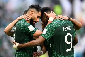 沙特媒體：沙特隊(duì)前往比賽場(chǎng)進(jìn)行踩場(chǎng)訓(xùn)練，卡努缺席&接受治療