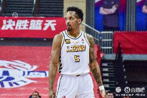 得分保障！小巴里-布朗17中9&三分9中4砍28分 末節(jié)11分助隊(duì)取勝