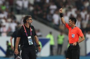 全場2紅9黃?伊拉克101分鐘超時絕平，科威特球員辱罵馬寧+爆沖突