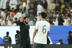 ??單后腰王上源打滿(mǎn)全場(chǎng)：染黃+失誤+滑倒+射門(mén)被封堵