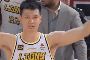 全場(chǎng)罵聲??許鐘豪肘擊被吹違體 一臉不屑&揚(yáng)手挑釁