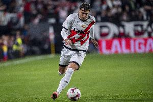 世體：巴薩更衣室對巴列卡諾右后衛(wèi)拉蒂烏給予很高評價