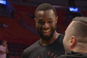 笑容治愈系列！維金斯、李凱爾和前勇士隊(duì)友寒暄暢聊