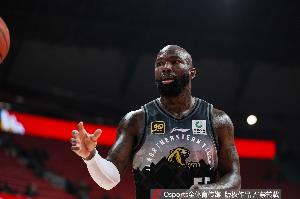 還得我撐著！瓊斯39分鐘26中8&14罰11中砍29分17板10助 正負(fù)值+1