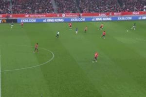 超巨失誤！澳大利亞國門馬修-瑞安禁區(qū)內(nèi)帶球拌蒜，法甲送大禮