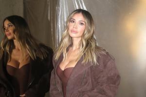 卡里烏斯妻子講述安檢時(shí)遭騷擾經(jīng)歷：女安保捏我的胸，還撓我腋下