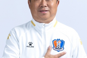 今天是江西廬山一線隊(duì)主教練王波的生日，祝他生日快樂(lè) ???