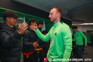 狼堡官方曬照，阿諾德、帕雷德斯與中國(guó)U16隊(duì)互動(dòng)交流