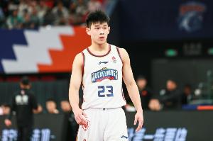 林葳出戰(zhàn)21分鐘 13中5&6罰6中拿到16分4板4助1斷 正負(fù)值-18