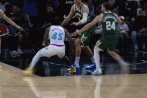 大錘發(fā)威！李凱爾拋投打停雄鹿 自己也收獲10分11板兩雙