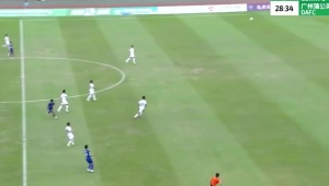 酷似小貝成名球！中乙廣東德比驚現(xiàn)中線吊射，停球撥一下直接打！