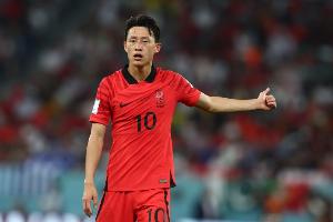 李在成：球員都?jí)粝胩邭W戰(zhàn)&希望明年還去世界杯 未來會(huì)在全北掛靴