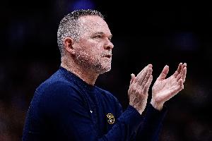 甜瓜：希望邁克-馬龍能盡快找到工作 馬刺應(yīng)該和他談?wù)? >
                                        </div>
                                    </div>
                                    <div   id=