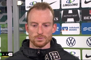 圖片報(bào)：狼堡四連敗，隊(duì)長(zhǎng)阿諾德賽后采訪懟記者“你踢過球嗎？”