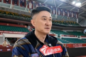 杜鋒：連續(xù)拼了3場(chǎng)高強(qiáng)度比賽對(duì)體能可能會(huì)有影響 球隊(duì)要克服困難