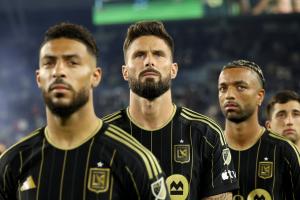 吉魯老了？吉魯上季意甲仍35場(chǎng)15球8助，加盟洛杉磯后聯(lián)賽15場(chǎng)0球