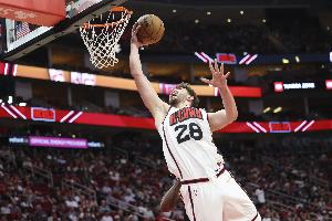 申京：我們會(huì)繼續(xù)做我們一整年都在做的事 努力打球 從防守做起