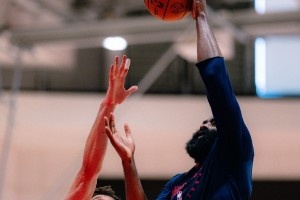 ??揚帆起航！快船官方曬訓練照&全員表情專注 首輪將戰(zhàn)掘金！