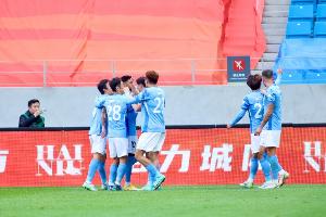 記者：深圳新鵬城安排4輛大巴接送球迷，300多人前往梅州客場(chǎng)