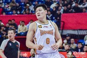 穩(wěn)健發(fā)揮！張寧16投8中&3記三分 零罰球砍下19+7+3&正負(fù)值+17