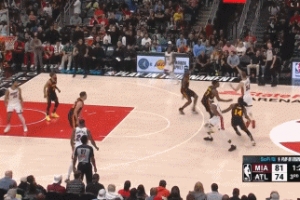 ??大錘樂開花！李凱爾左右開弓連續(xù)壓哨命中 個人連得5分