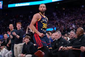 靜雨：說阿門是庫里終結者純屬小兒之見 庫里仍是火箭最大的克星