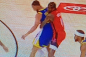 ??杰倫-格林防庫里構成“性騷擾”：阿耶莎都沒那樣愛撫過他！