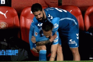 他過(guò)得好幸福啊??安東尼被換下 伊斯科抱住久久不松手+輕拍大腿