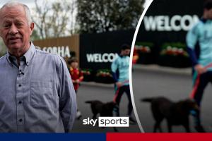 主教練正在遛狗??阿爾特塔訓(xùn)練后被拍到帶“隊狗”Win散步