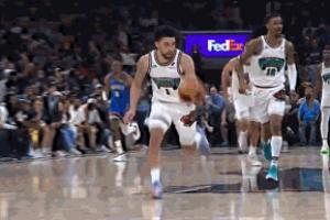 ??蘇群：多特對(duì)莫蘭特犯規(guī)真不是故意的 他伸手是因?yàn)榉朗貜?qiáng)悍