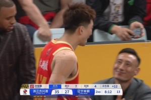 不太妙！孫銘徽防守趙繼偉吃到個人第4犯 次節(jié)還剩8分鐘被換下