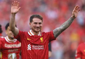 中場全能大師！麥卡已獲世界杯+美洲杯+英超??下一個(gè)億元先生？