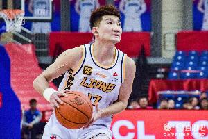 投射還沒怎么開！孫銘徽半場9中3&三分5中2拿到10分2板7助