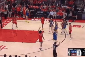 什么情況？杰倫-格林膝蓋不適&有點一瘸一拐 下場休息了