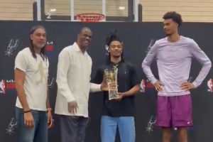 排面??鄧肯、文班、海軍上將三位隊(duì)史最佳新秀給卡斯?fàn)栴CROY