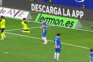 這不羅本嗎??安東尼逆天弧線世界波，眾隊(duì)友跪地+抱頭難以置信