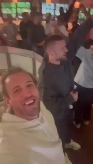 全場消費凱公子買單！凱恩曬全隊喝酒慶祝視頻：我們是冠軍！??