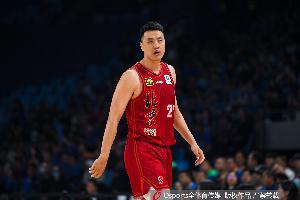 許利民最后換上翟曉川&方碩打得不錯 廣廈把籃板球生命線保護好了