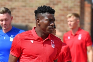 ??郵報：阿沃尼伊接受重癥監(jiān)護治療，目前昏迷&不排除生命危險