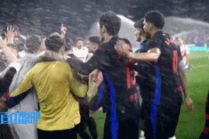 格局小了??西班牙人打開噴水器阻止巴薩慶祝 巴薩球員水中歡慶