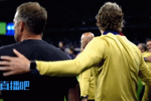 紀(jì)律！??球員在客場慶祝奪冠 弗里克第一時間把球員趕走+怒視