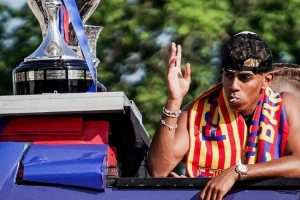 春風得意少年時！亞馬爾社媒曬冠軍游行照片：永恒的巴薩